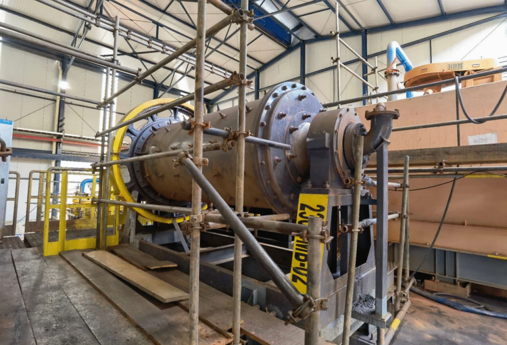 2-3tph Molino de Bolas para Moler Mineral de Grafito-Foto del sitio del cliente