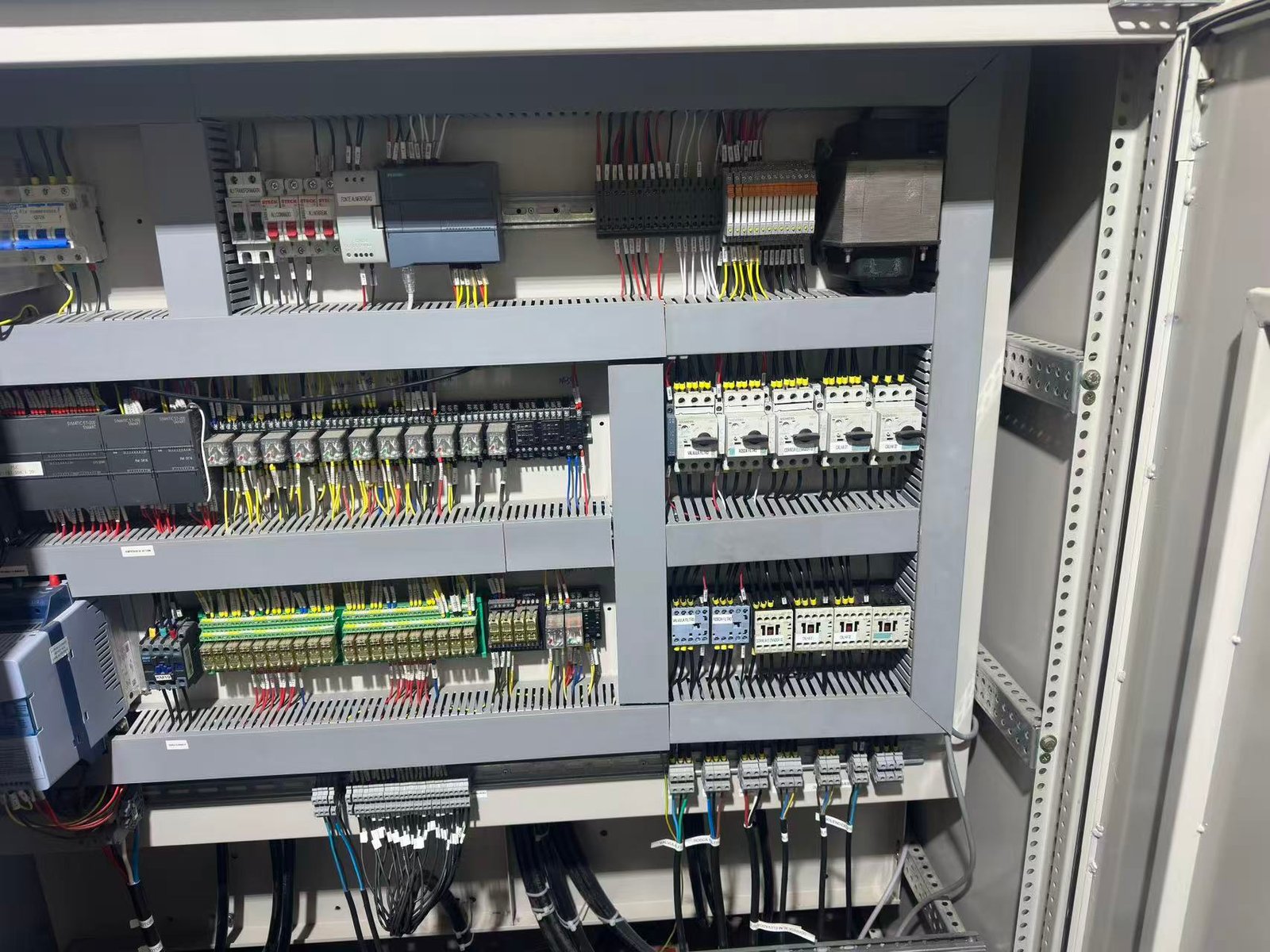 Molino Raymond MGW110-Coque de Petróleo-Armario de control eléctrico